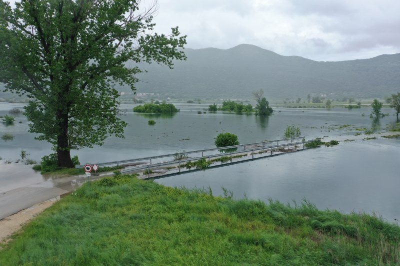 Fotografije iz zraka poplavljenih polja na vrgoračkom području