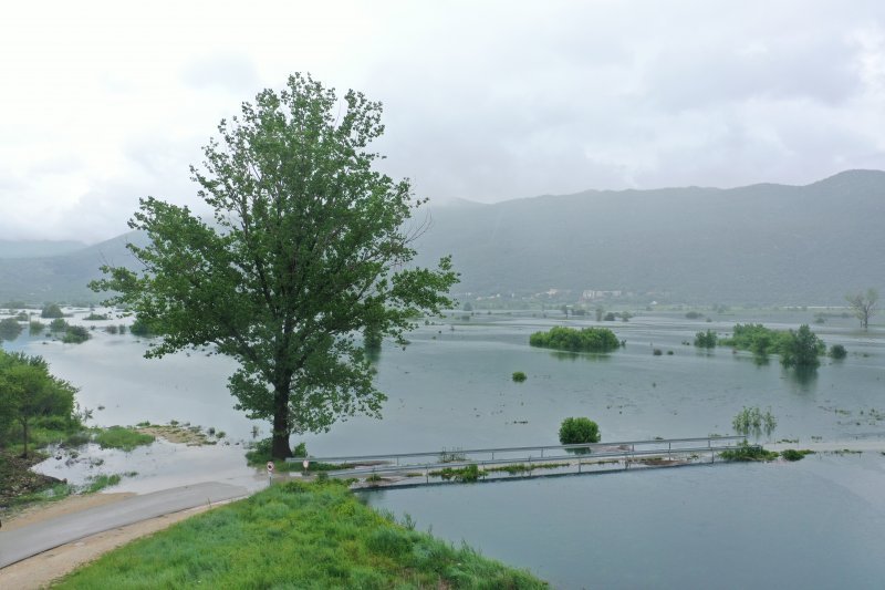 Fotografije iz zraka poplavljenih polja na vrgoračkom području