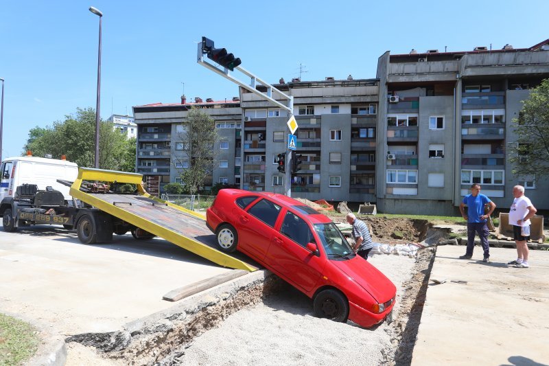 Karlovac: Automobilom uletio u jarak