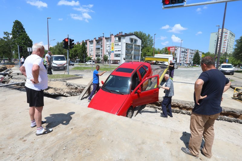 Karlovac: Automobilom uletio u jarak