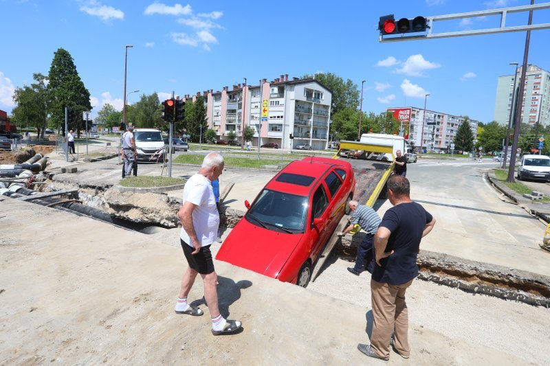 Karlovac: Automobilom uletio u jarak