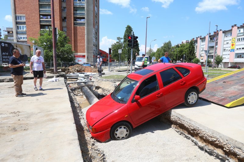 Karlovac: Automobilom uletio u jarak