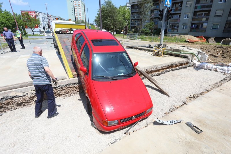 Karlovac: Automobilom uletio u jarak