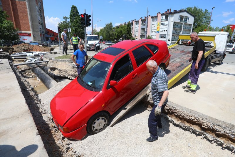 Karlovac: Automobilom uletio u jarak