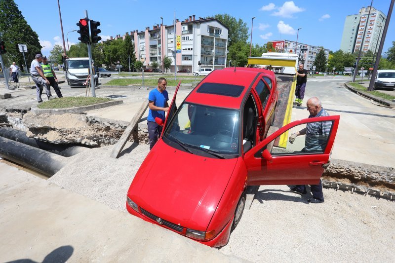 Karlovac: Automobilom uletio u jarak