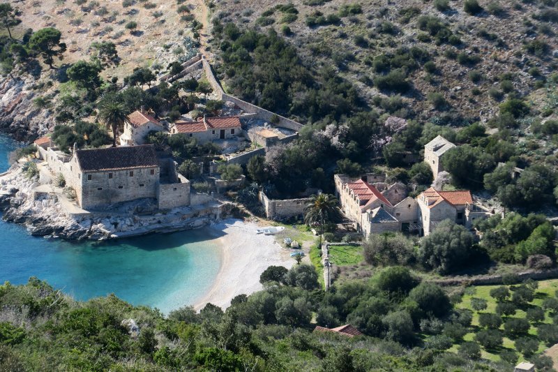 Uvala Dubovica, Hvar