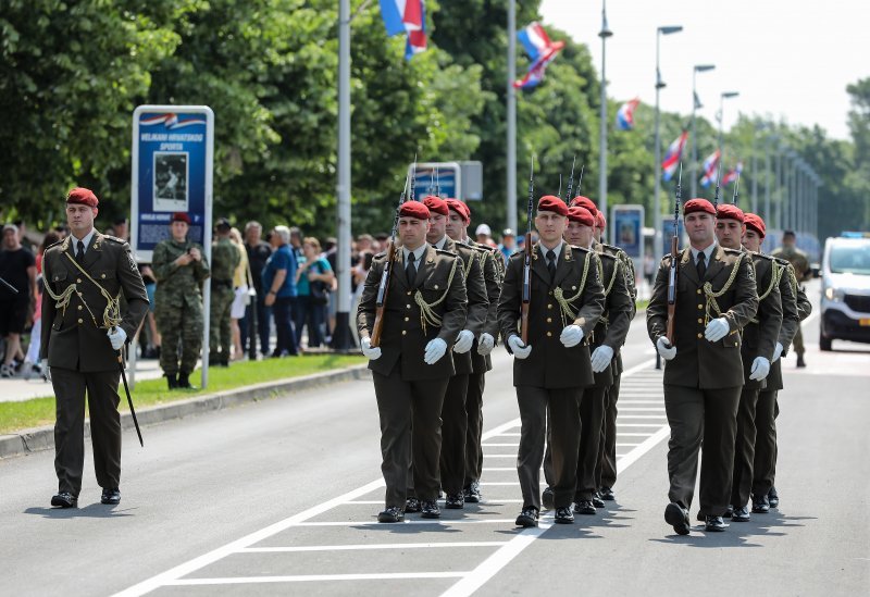 Izložba vojne opreme i naoružanja Hrvatske vojske na Jarunu