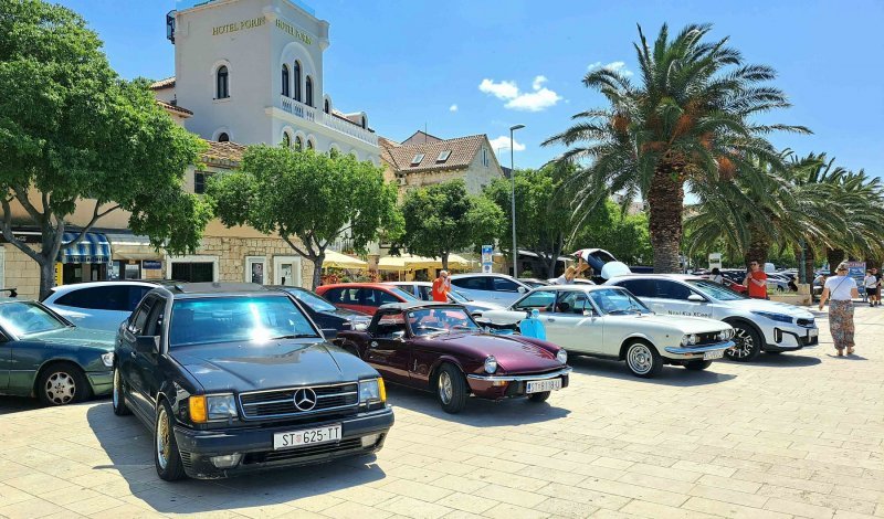 Makarska ugostila oldtimere