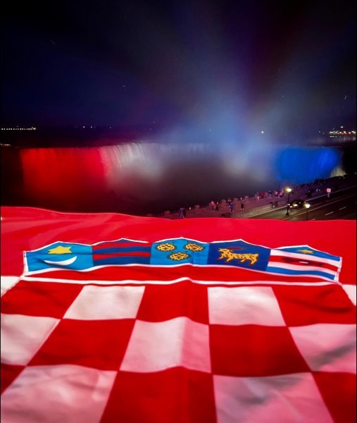 Slapovi Niagare u bojama hrvatske zastave na Dan državnosti