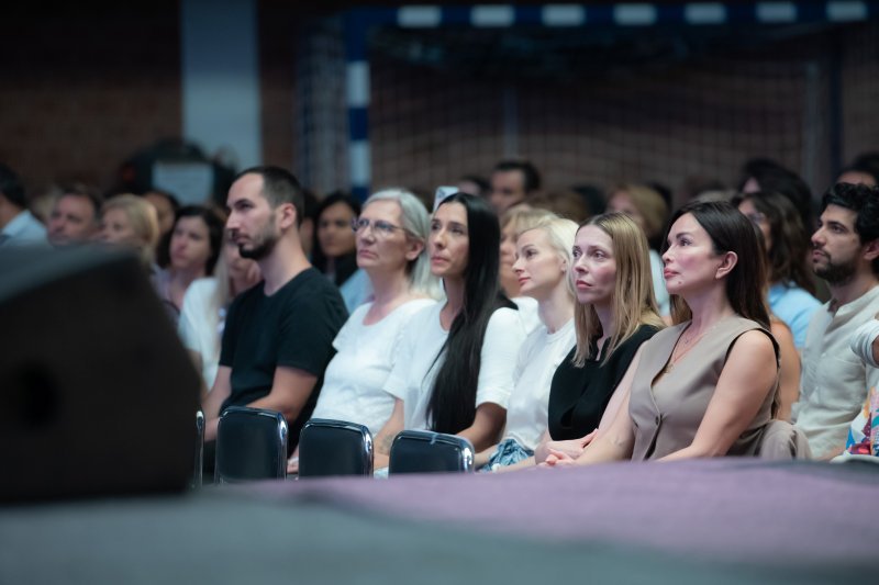 Severina na predavanju Gurudeva Sri Sri Ravi Shankara