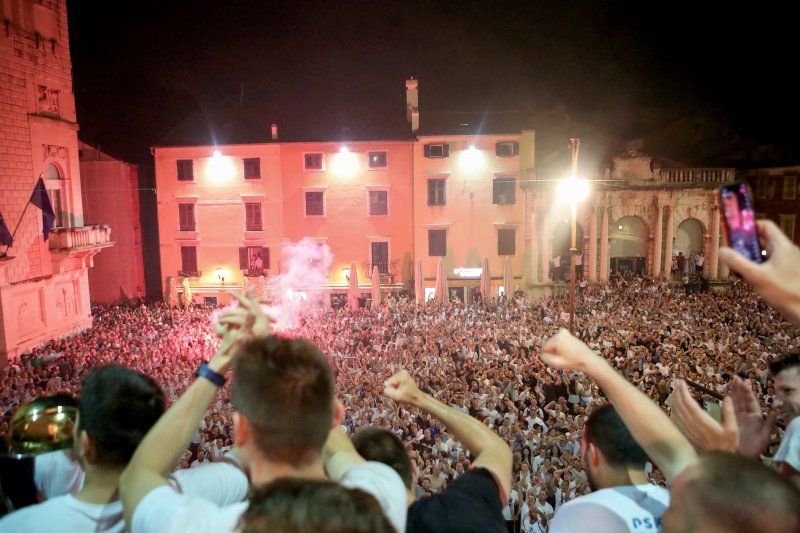 Zadar slavi svoje heroje - doček košarkaša Zadra na Narodnom trgu, 4.6.2023.