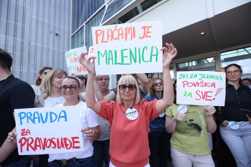 Četvrti dan štrajka članova Sindikata državnih i lokalnih službenika i namještenika