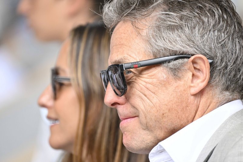 Hugh Grant i Anna Elisabet Eberstein