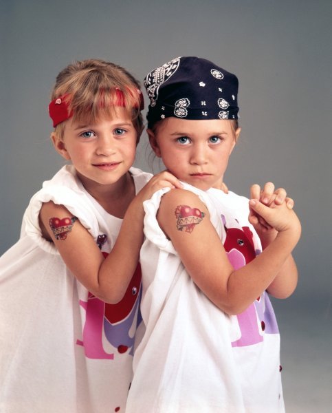 Mary-Kate i Ashley Olsen (1993.)