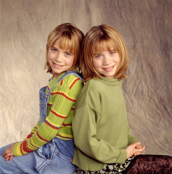 Mary-Kate i Ashley Olsen (1998.)