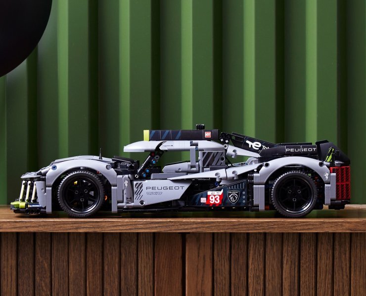 Lego Peugeot 9x8 24 Hour Le Mans hybrid