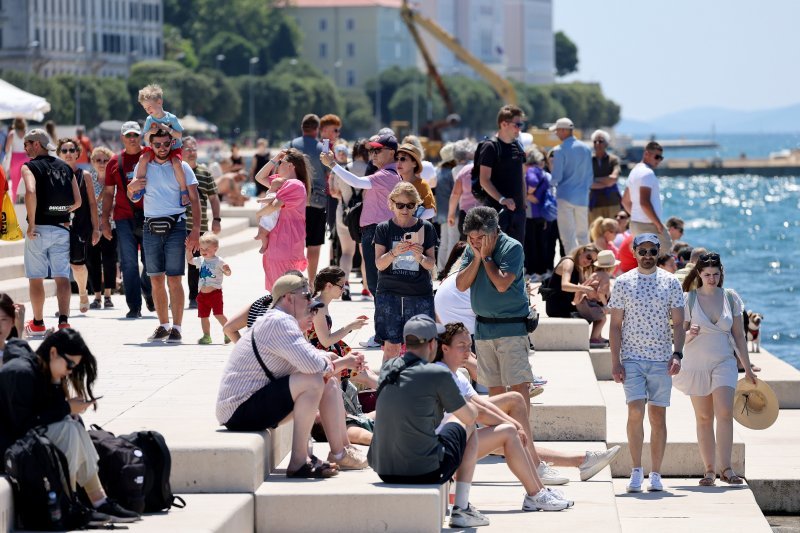 Sunčanu subotu mnogi su iskoristili za šetnju Zadrom