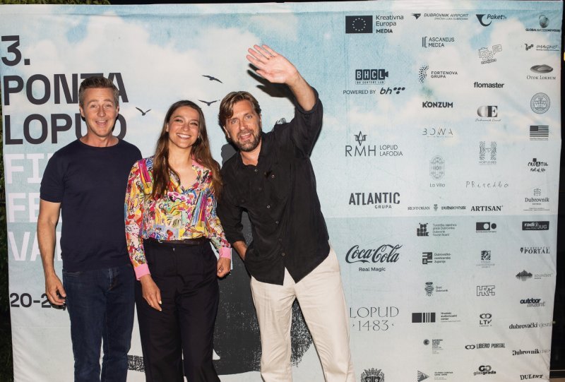 Edward Norton, Urszula Pontikos i Ruben Ostlund