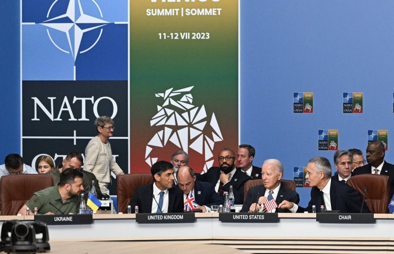 Opuštena atmosfera na NATO summitu