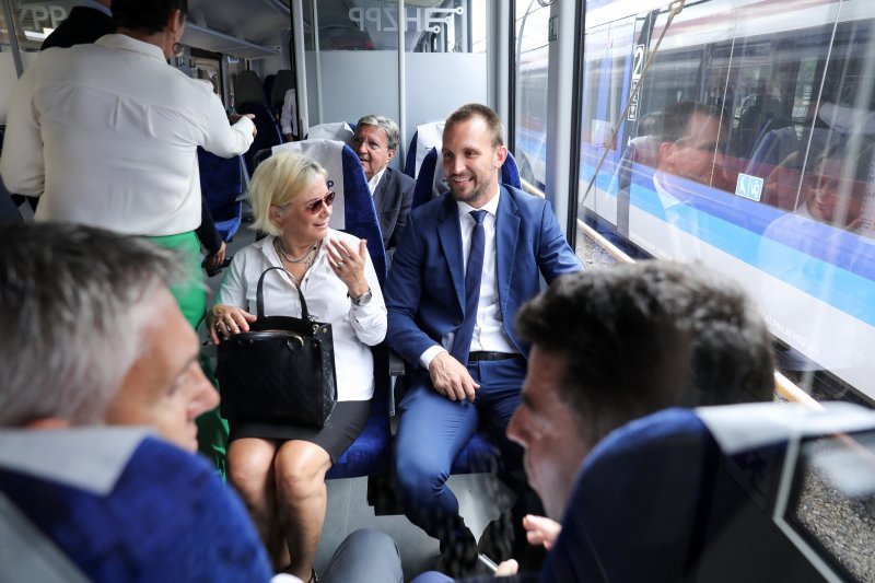 Zagreb: Krenula je vožnja prvim elektromotornim vlakom za regionalni prijevoz u organizaciji HŽ-Putničkog prijevoza