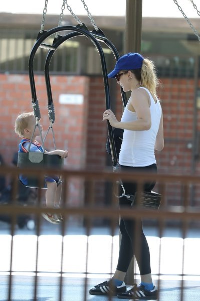 Jennifer Lawrence u parku sa sinom