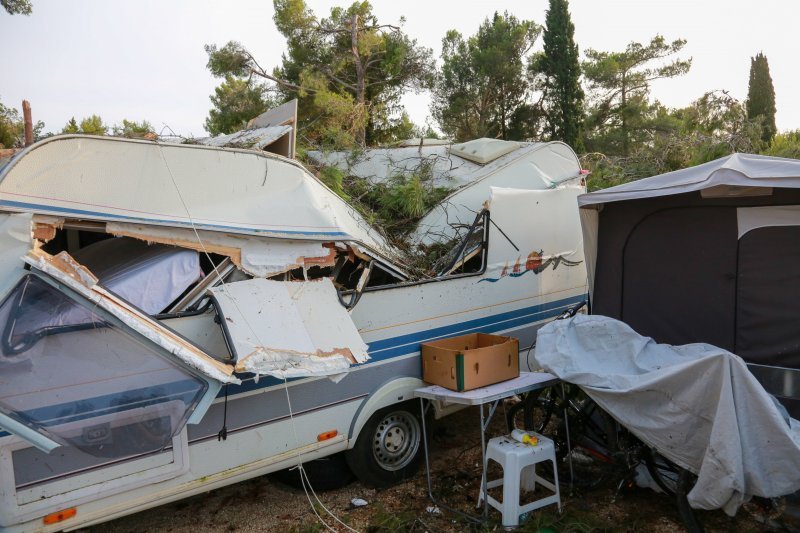 Jak vjetar popraćen obilnom kišom poharao Novigrad i okolicu