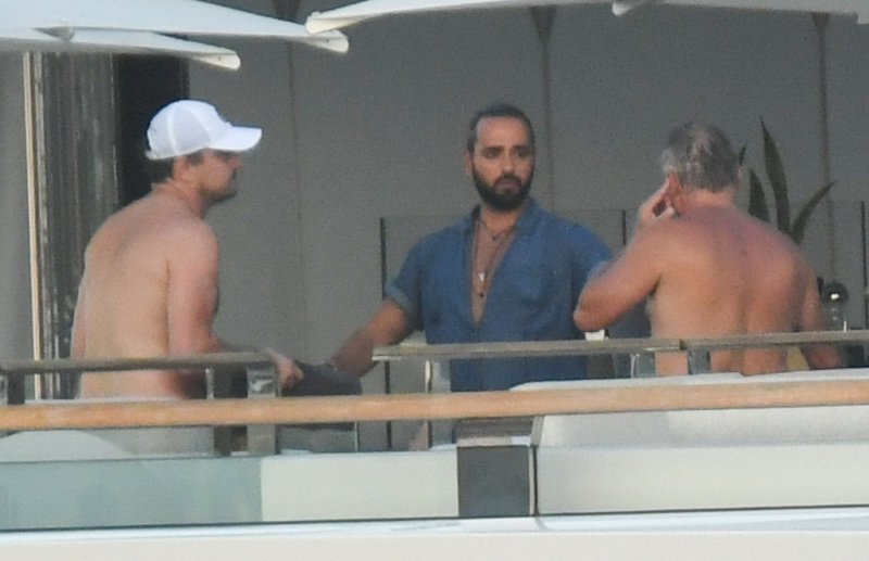 Leonardo DiCaprio s društvom na Sardiniji