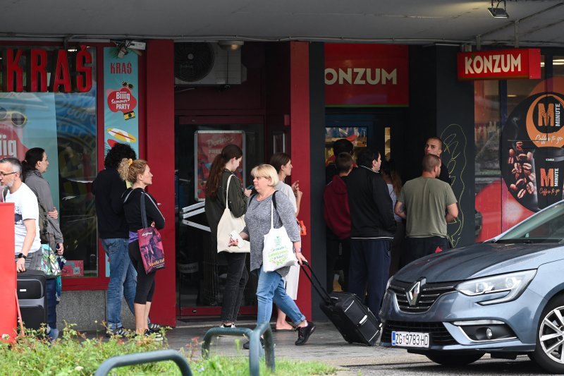Guzva ispred Konzuma na autobusnom kolodvoru u Zagrebu