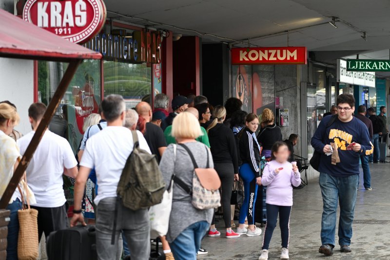 Guzva ispred Konzuma na autobusnom kolodvoru u Zagrebu