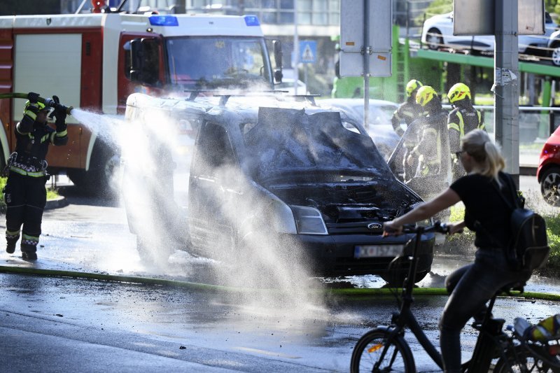 Izgorio kombi na Vukovarskoj u Zagrebu