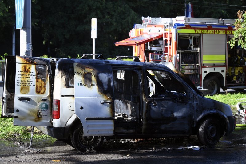 Izgorio kombi na Vukovarskoj u Zagrebu