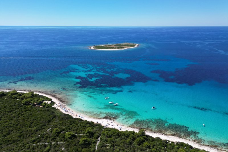 Dugi otok - Pogled iz zraka na plažu Veli žal