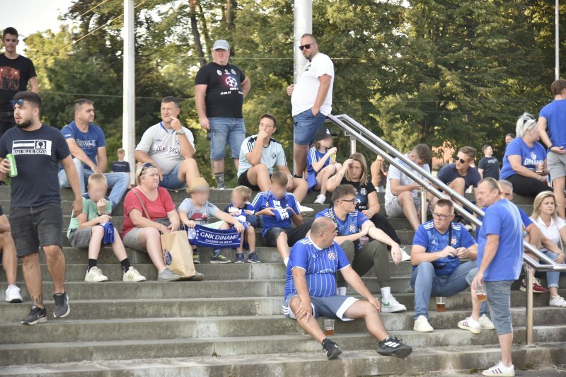 Dinamo - AEK, navijači ispred stadiona