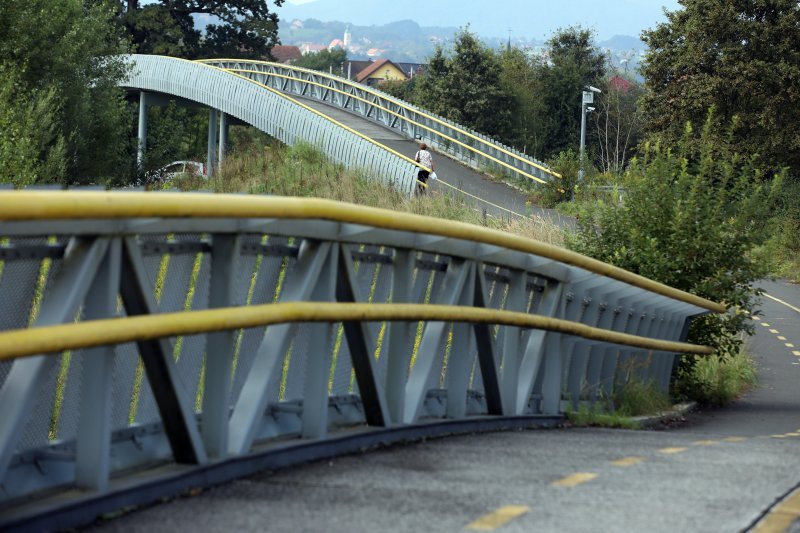 Most kod Varaždina koji završava u polju