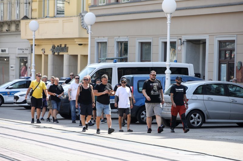 Veliki broj policije na zagrebačkom trgu u slučaju dolaska navijača Sparte iz Praga