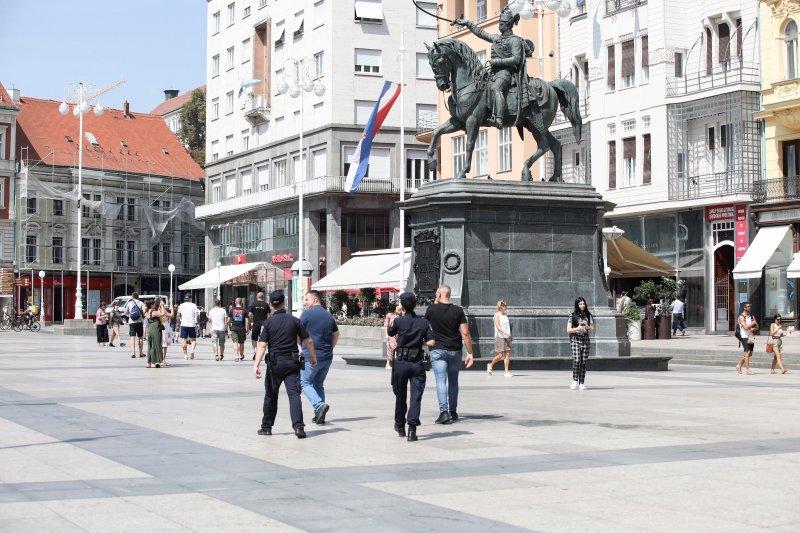 Veliki broj policije na zagrebačkom trgu u slučaju dolaska navijača Sparte iz Praga