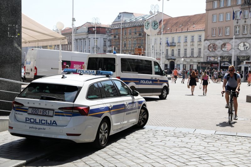 Veliki broj policije na zagrebačkom trgu u slučaju dolaska navijača Sparte iz Praga
