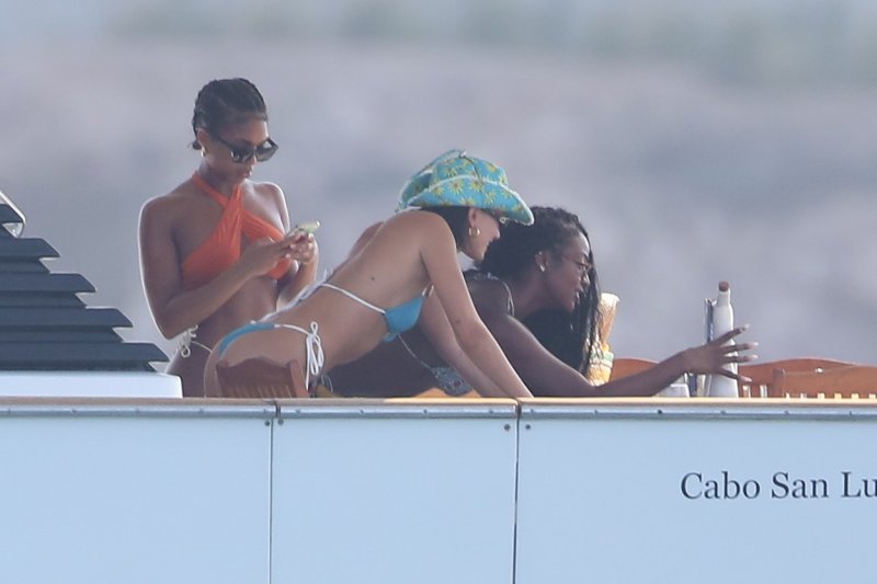 Kendall Jenner, Hailey Bieber, Justine Skye i Lori Harvey