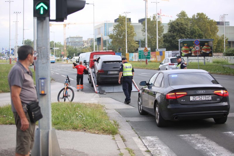 Autom naletio na biciklista nedaleko od Avenue Malla