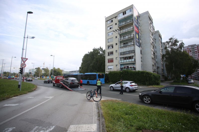 Autom naletio na biciklista nedaleko od Avenue Malla