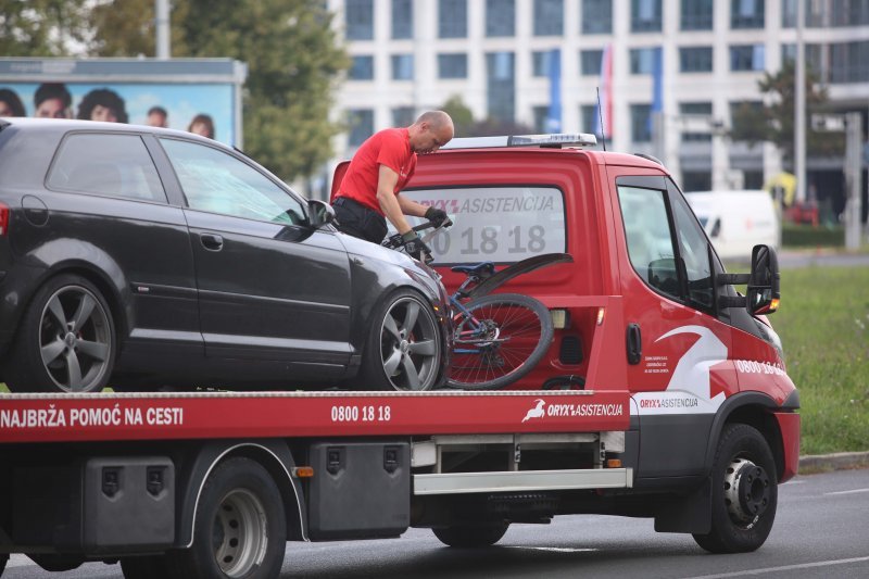 Autom naletio na biciklista nedaleko od Avenue Malla