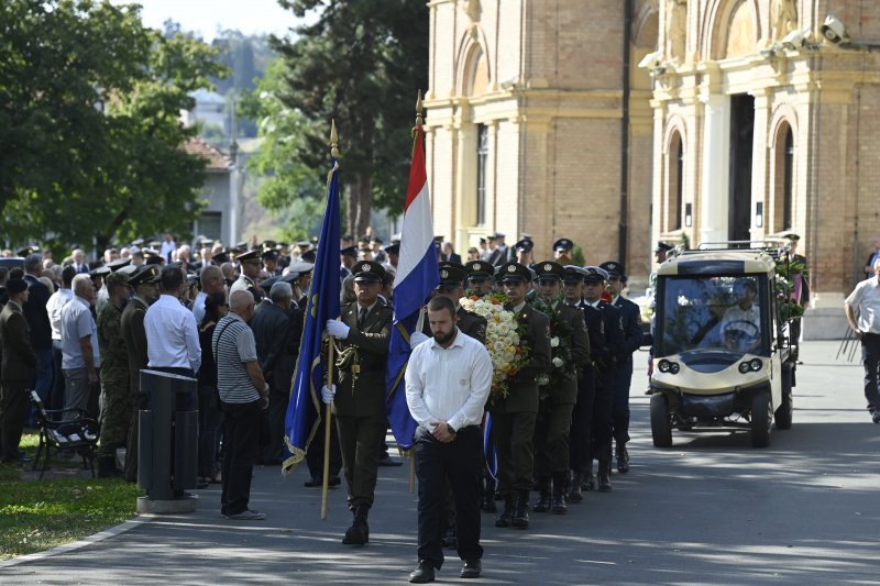 Posljednji ispraćaj Antuna Tusa na Mirogoju