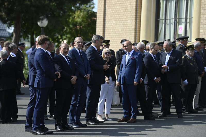 Posljednji ispraćaj Antuna Tusa na Mirogoju