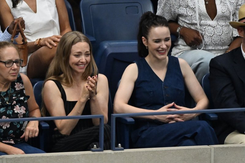 Amanda Seyfried i Rachel Brosnahan