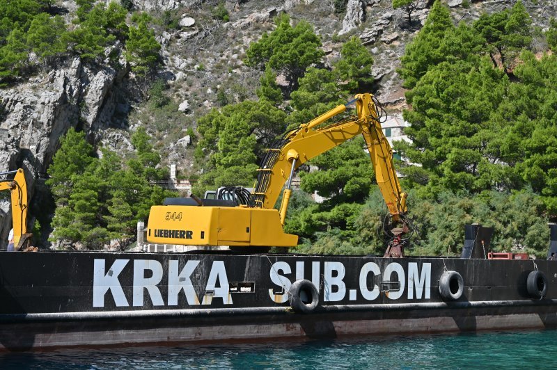 Nastavljeno rušenje objekata na Vruji