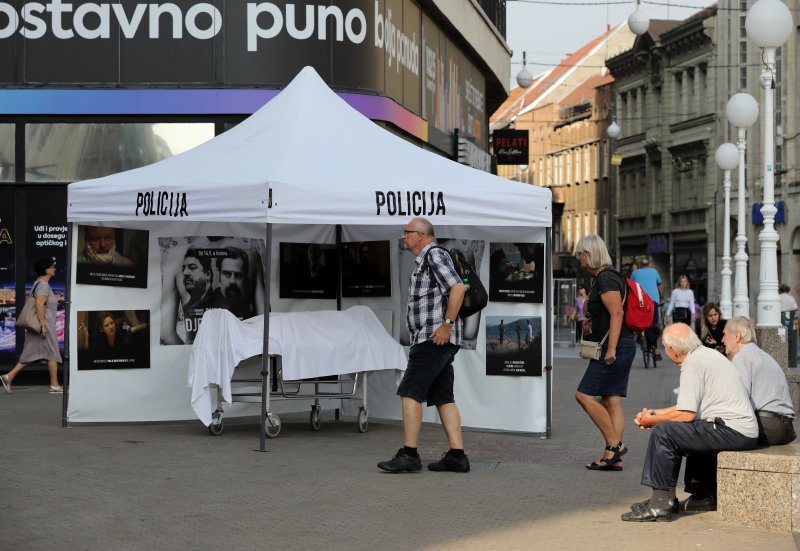 Policija traži uklanjanje promotivnog šatora filma Smrt djevojčice sa žigicama