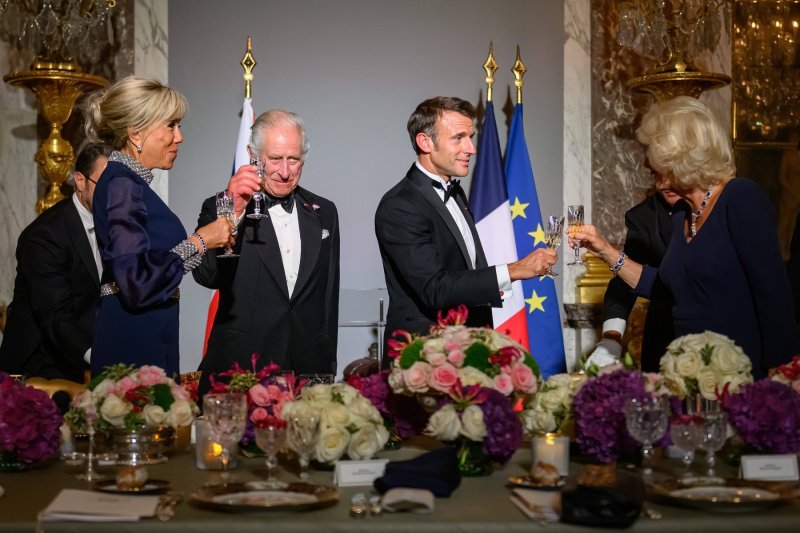 Kraljica Camilla, kralj Charles III, Emmanuel i Brigitte Macron