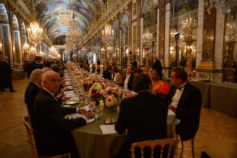 Uzvanici na večeri u Versaillesu