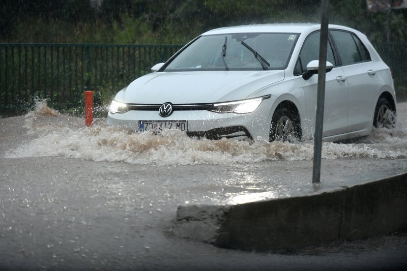 Obilna kiša potopila ulice Zadra