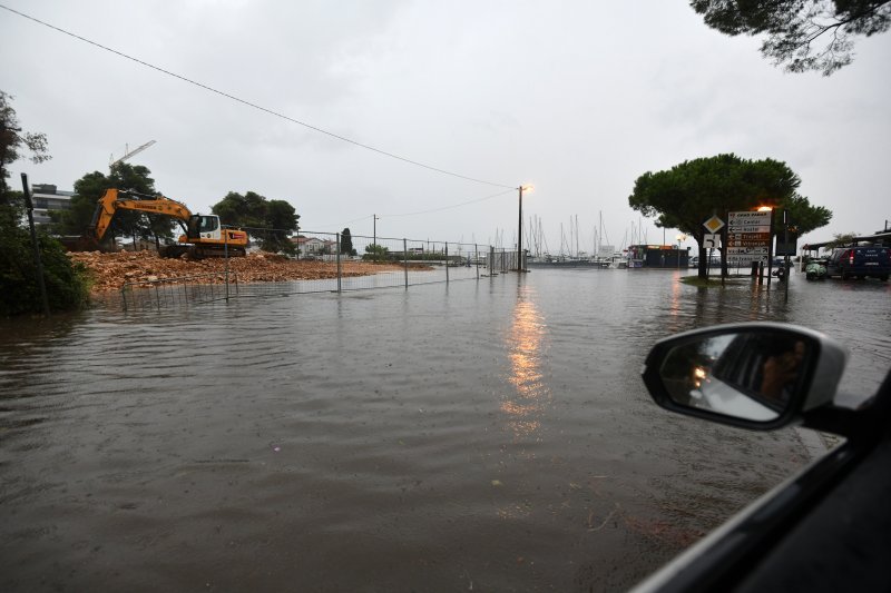 Obilna kiša potopila ulice Zadra